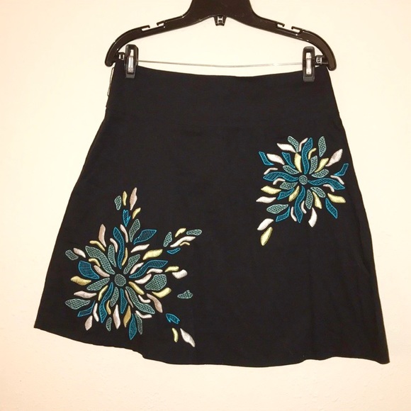 HEARTSOUL | Embroidered Floral Design A-Line Skirt - Picture 4 of 7